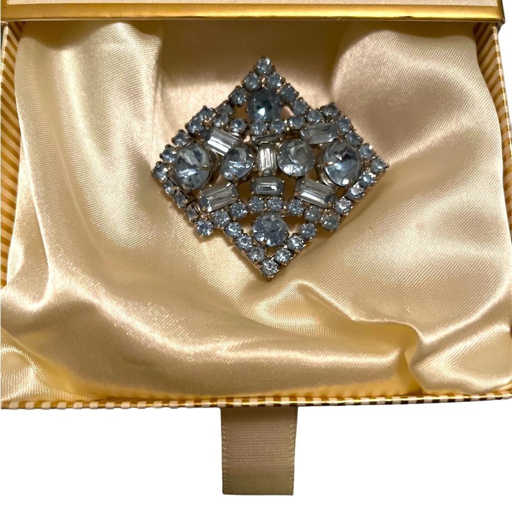 Vintage Unsigned Weiss Blue Rhinestone Brooch